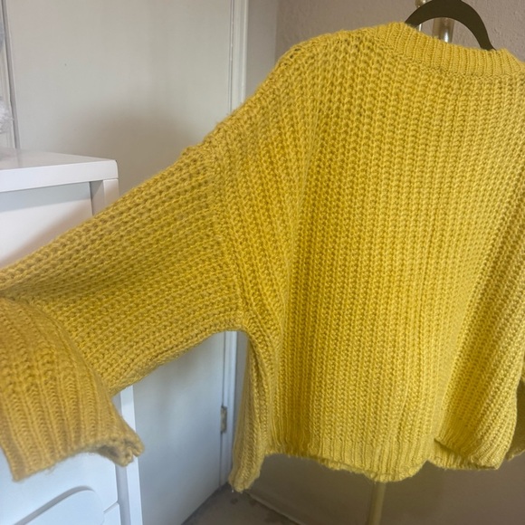 Main Strip Vibrant Yellow Boxy Knit Sweater Size Small - Picture 11 of 12